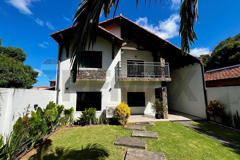 RESIDENCIA EN VENTA | LAMBARÉ