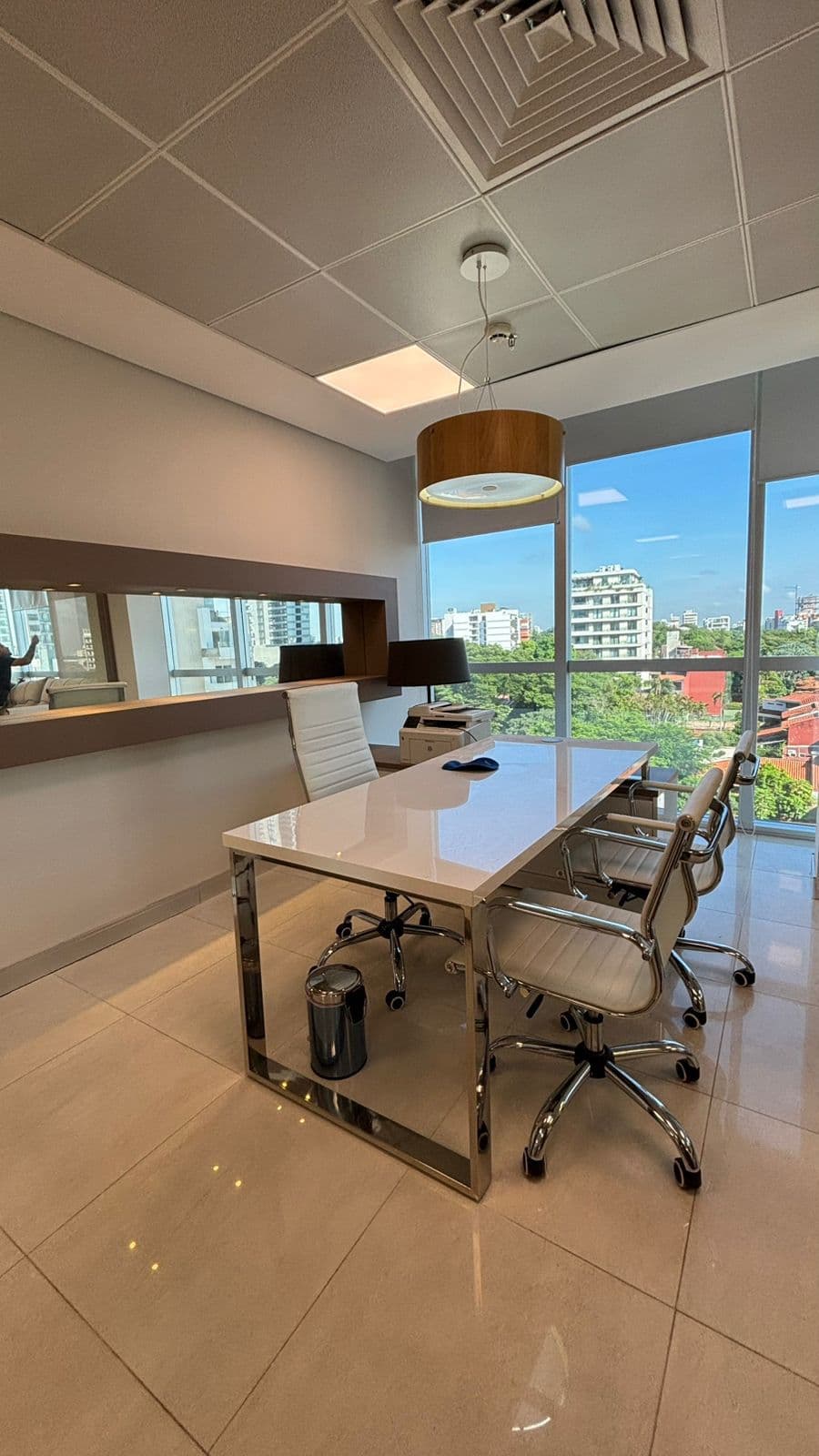 OFICINAS TOTALMENTE AMOBLADAS EN ALQUILER