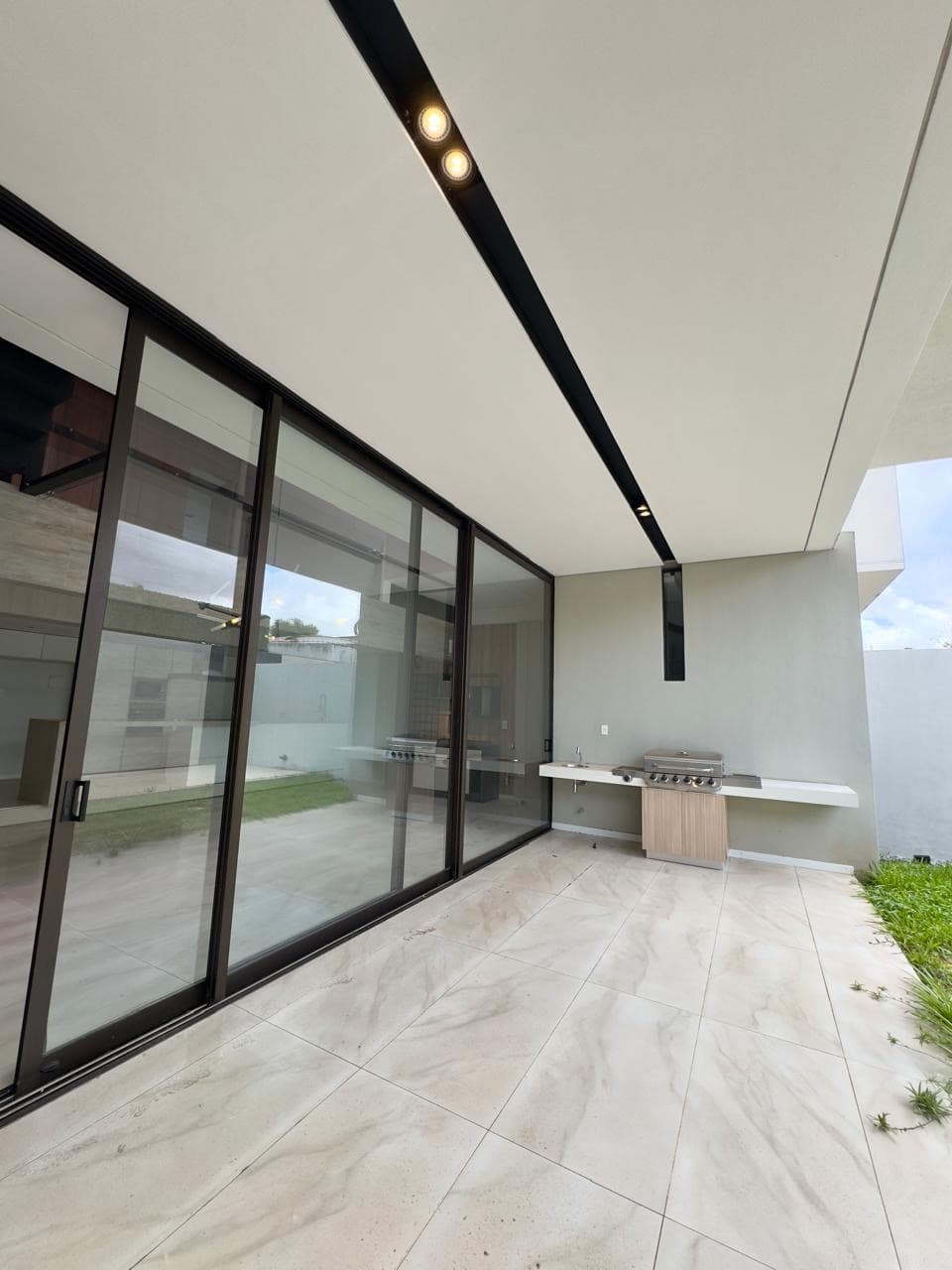 En VENTA !! PRECIOSO y AMPLIO DUPLEX Moderno Estilo Minimalista. – 2