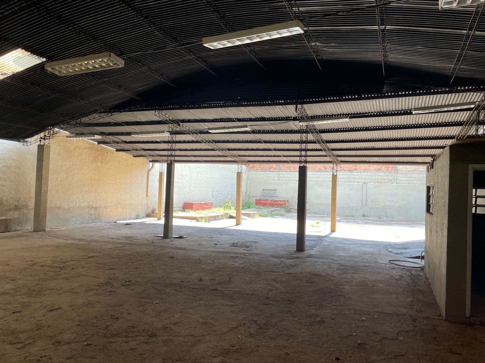 ALQUILO AMPLIO DEPÓSITO EN FERNANDO DE LA MORA – 3