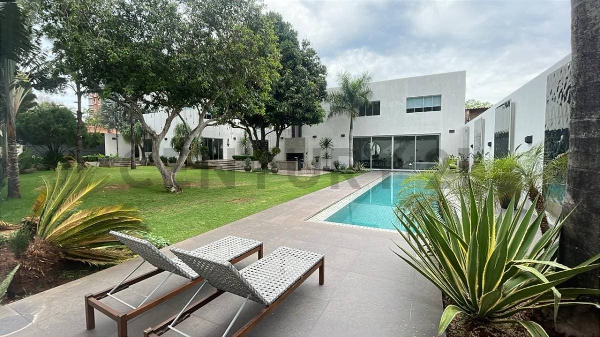 EN ALQUILER - EXCLUSIVA CASA MODERNA TOTALMENTE AMOBLADA