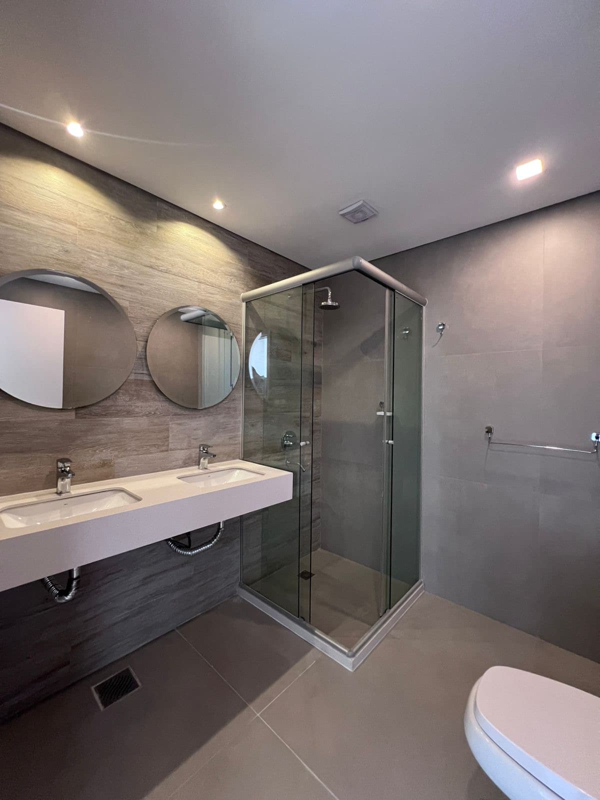 BARRIO JARA, EN VENTA PENTHOUSE DE 3 DORMITORIOS EN SUITE, CON 2 COCHERAS – 3