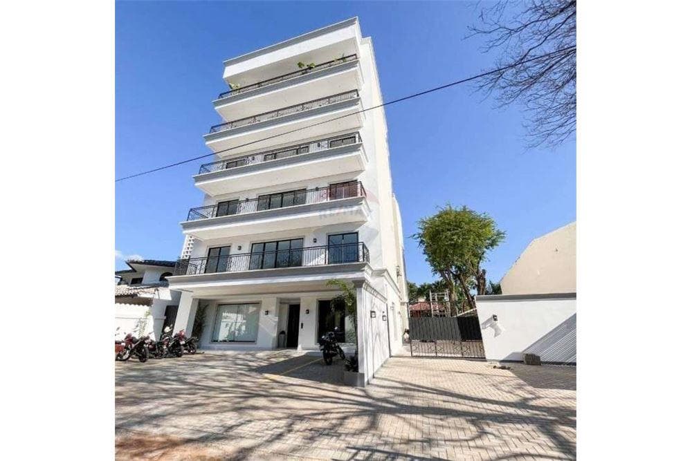 Alquilo dpto de 160 m2 en Edificio Emperador