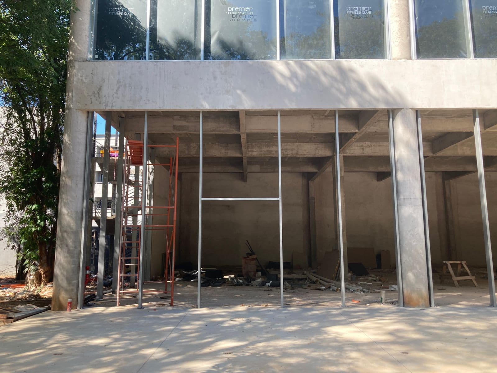 ALQUILO SALÓN COMERCIAL. ZONA AVENIDA SAN MARTIN. – 2