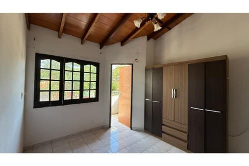 ALQUILO CASA EN FERNANDO DE LA MORA ZONA NORTE – 3