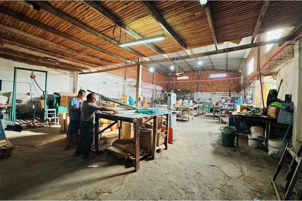 VENDO TERRENO CON CONSTRUCCION EN BARRIO JARA