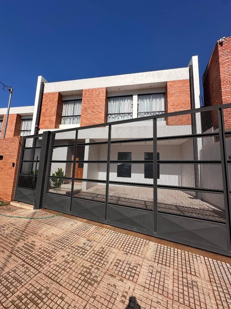 ALQUILO DUPLEX EN LOMA MERLO LUQUE