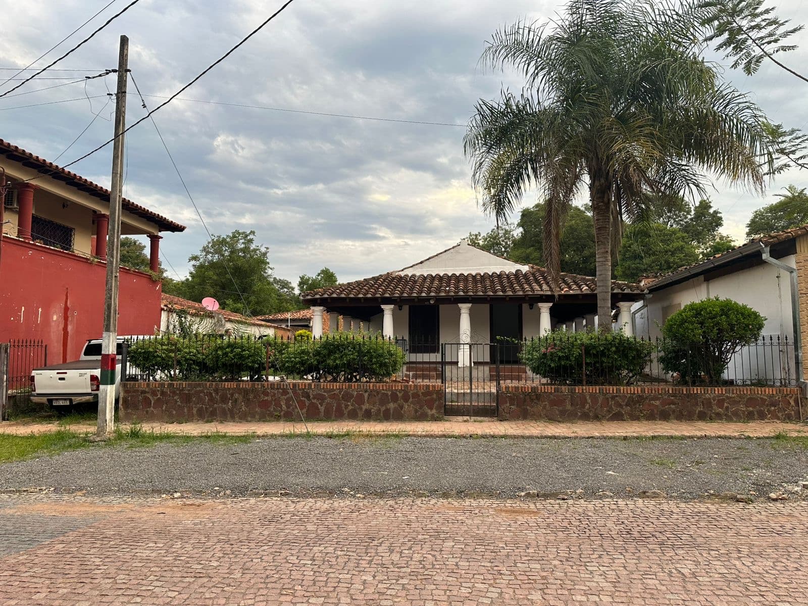 ALQUILO CASONA COLONIAL EN AREGUA – 2