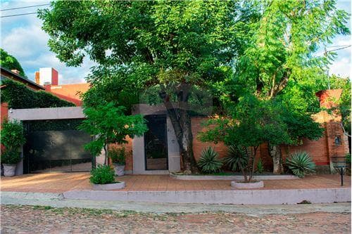 CASA EN VENTA, LAMBARE