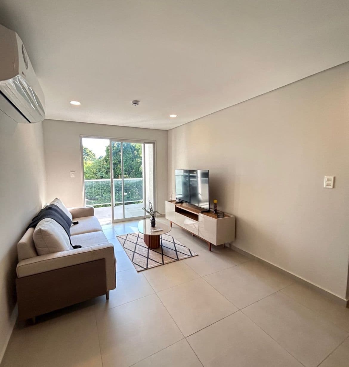 ALQUILER DE AMPLIO DEPARTAMENTO ZONA LOS LAURELES – 3