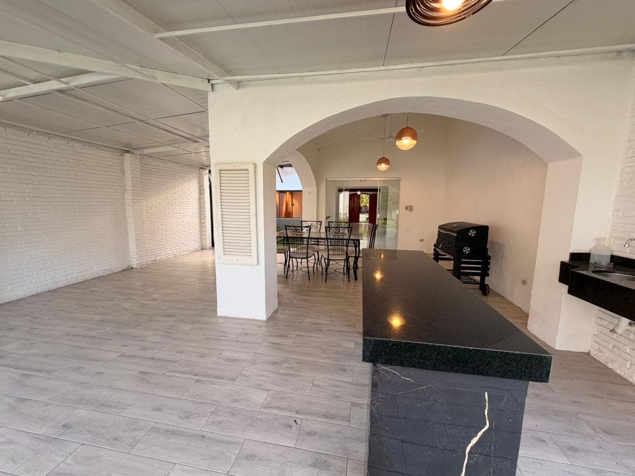 CASA EN LOS LAURELES - 15.000.000 Gs – 2