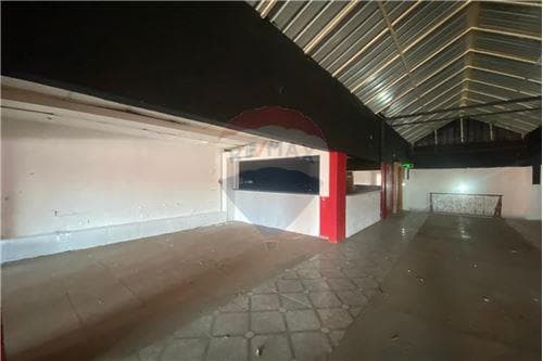 ALQUILO AMPLIO SALÓN COMERCIAL DE DOS PISOS - Fernando de la Mora