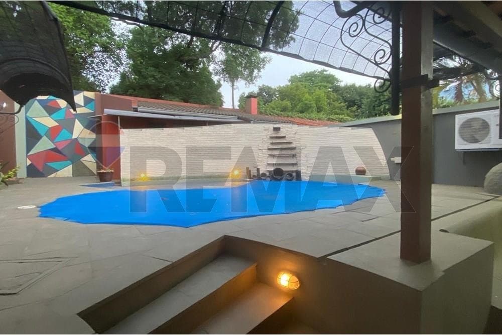 Venta de Residencia en Pettirossi, Asunción! – 3