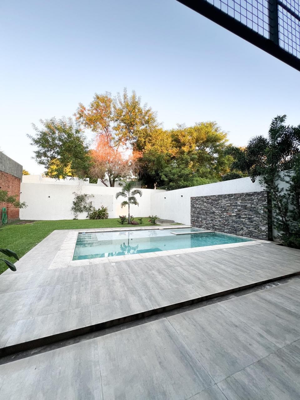 ALQUILO BELLA Residencia Minimalista Full Amoblada C/ 3 Suites + Escritorio – 3