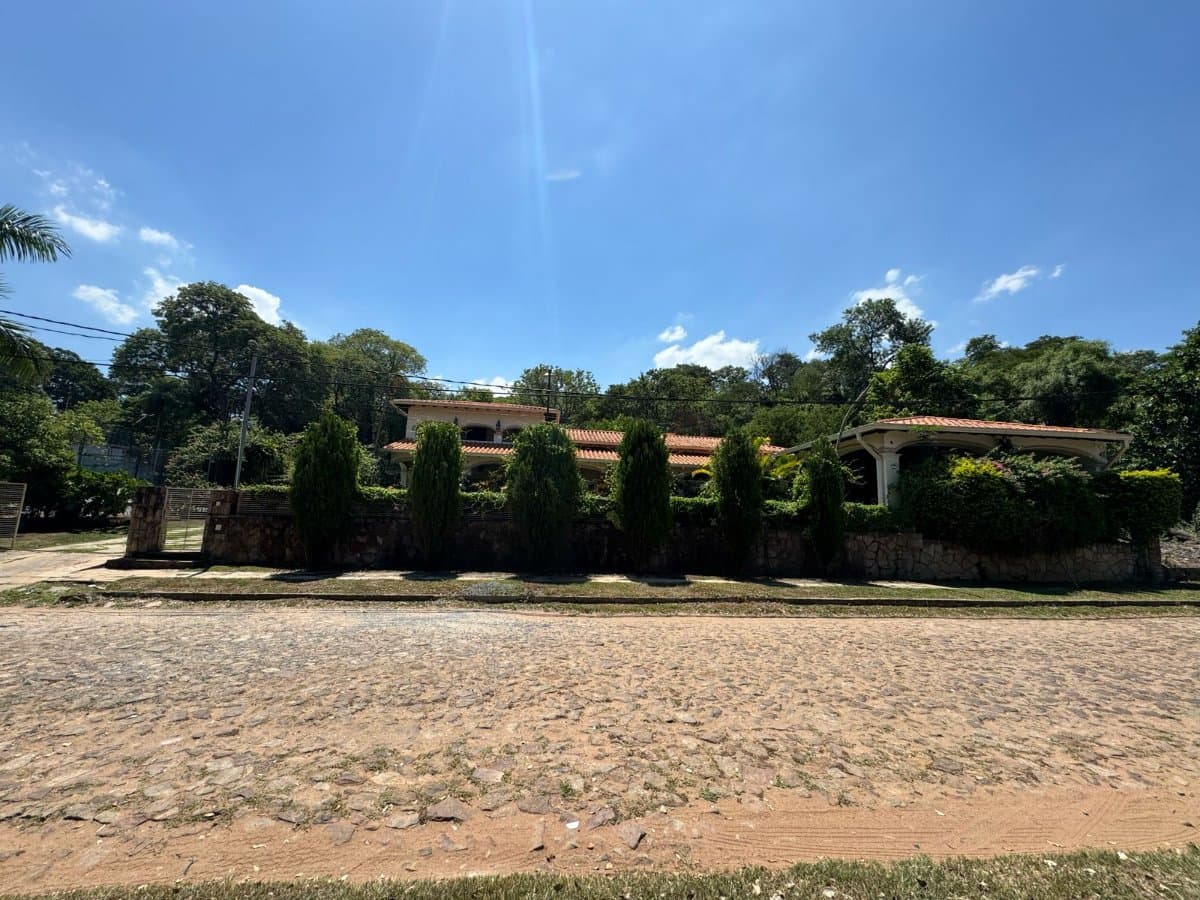 Residencia Premium de 700 m² | Piscina + Pádel sobre 3.250 m² – 3