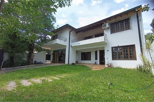 VENDO CASA EN ESQUINA FERNANDO DE LA MORA Z/ SUR!!