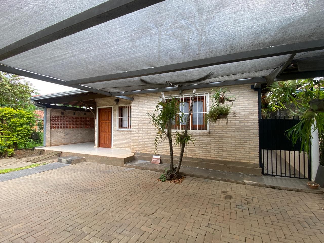 Vendo Casa De Seis Dormitorios En Mariano Roque Alonso – 2