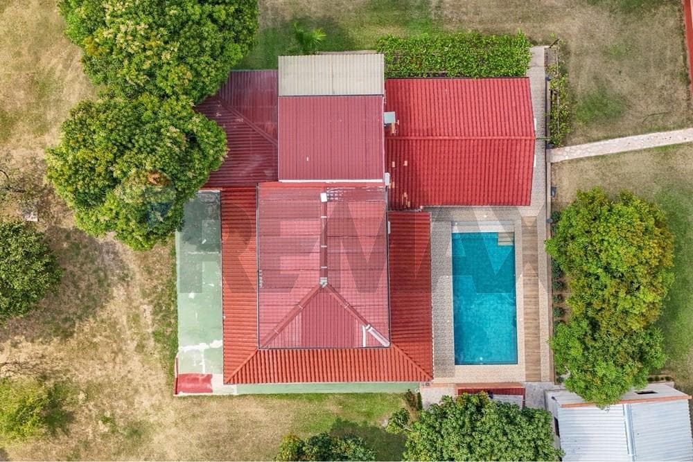 PROPIEDAD SEMI INDUSTRIAL DE 2 HECTÁREAS