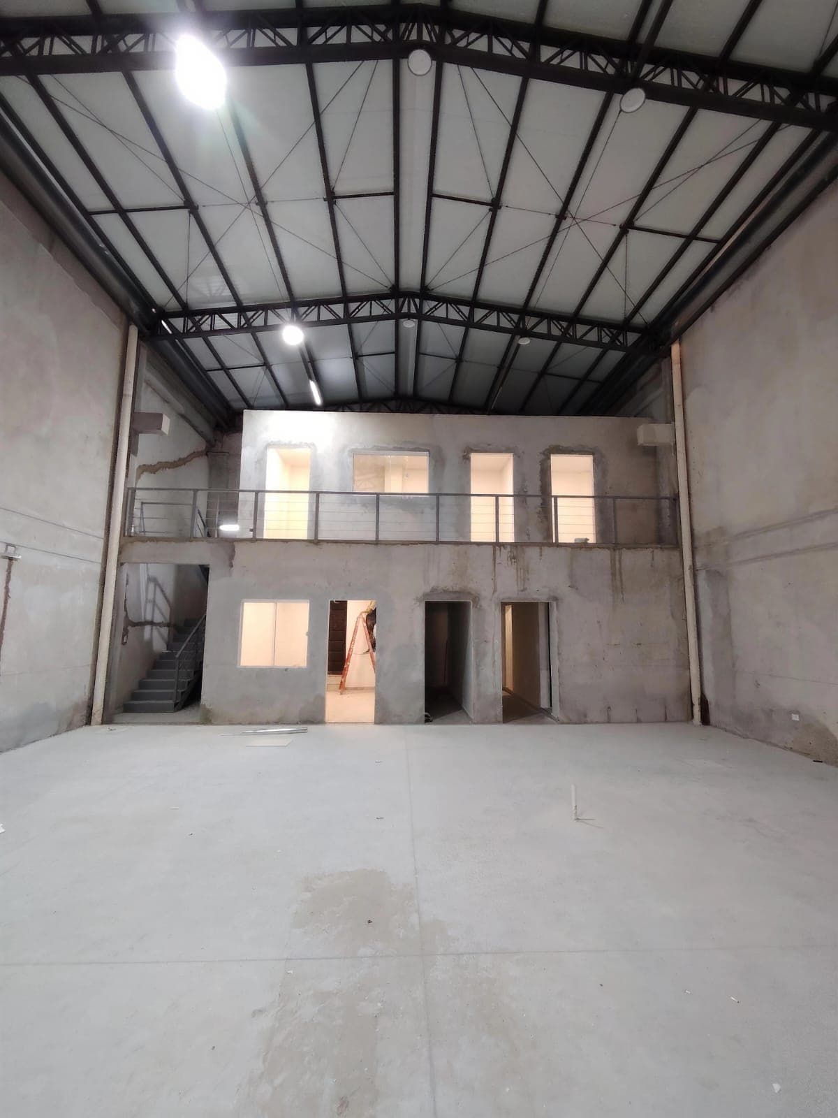 ALQUILO AMPLIO DEPOSITO (500 mt2) A ESTRENAR ZONA SHOP. SAN LORENZO – 3