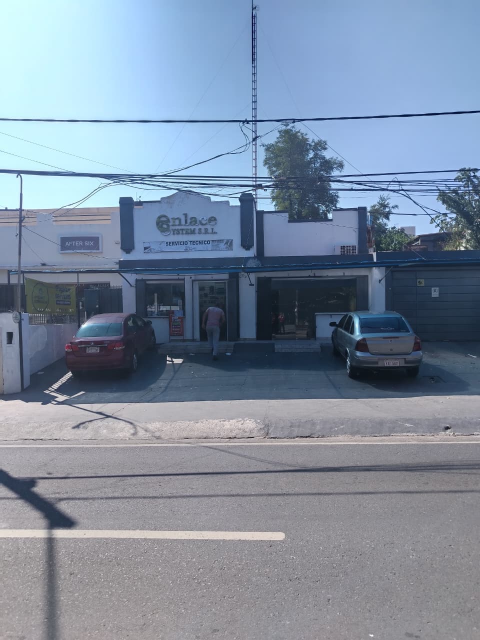 Alquilo Salón Comercial/Oficina – Av. C.A López (frente al Súper Villa Sofía)