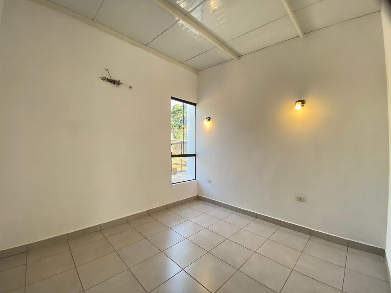 VENDO CHALET EN LAURELTY LUQUE – 3