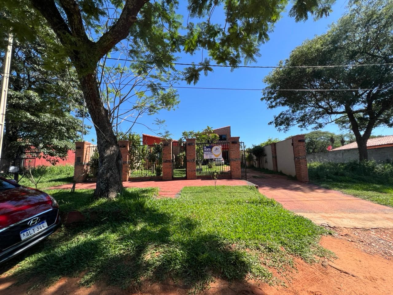 EN VENTA CASA EN LUQUE / CAÑADA GARAY