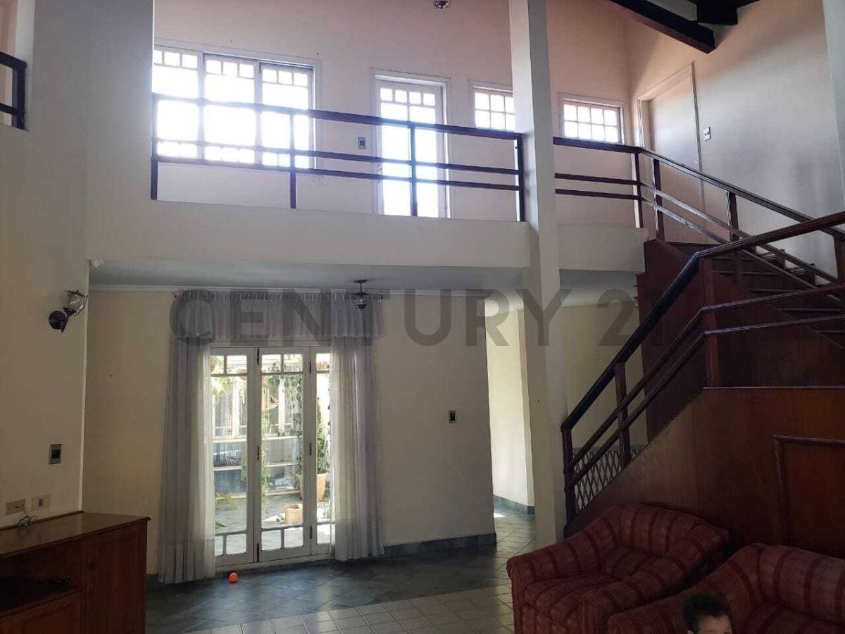 AMPLIA CASA EN BARRIO HERRERA (Sin muebles – 3