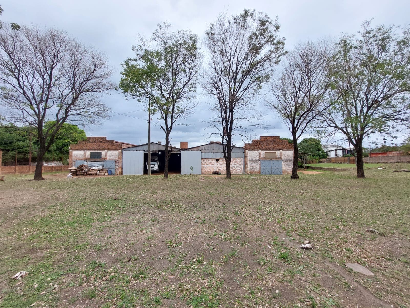 VENDO TERRENO CON VARIOS DEPOSITOS EN VILLETA A METROS DEL PUERTO‼️ COD 0562 – 3