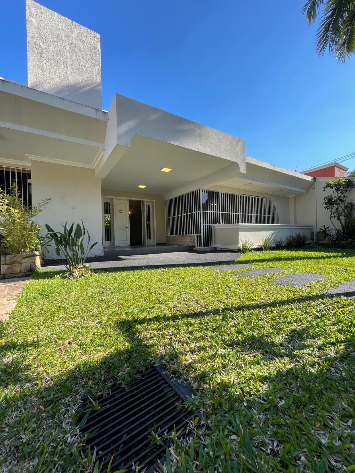 Barrio Recoleta En Alquiler Amplia Residencia