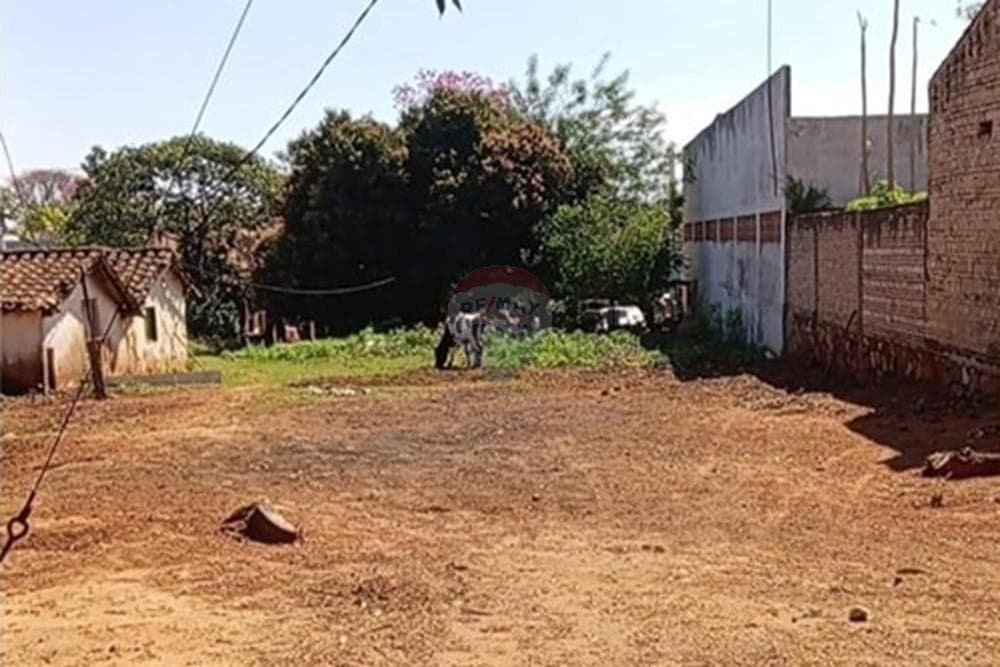 TERRENO EN LAURELTY LUQUE EN VENTA (424m2) – 2