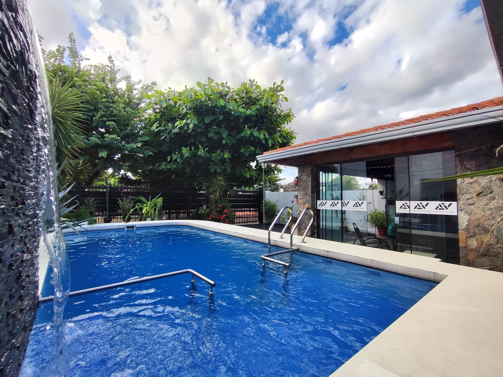 EN VENTA CASA CON PISCINA EN VILLA ELISA – 2