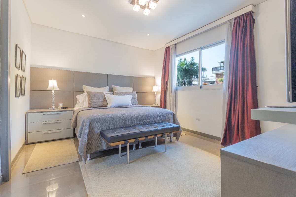 ELEGANTE RESIDENCIA EN BARRIO VILLA MORRA – 2