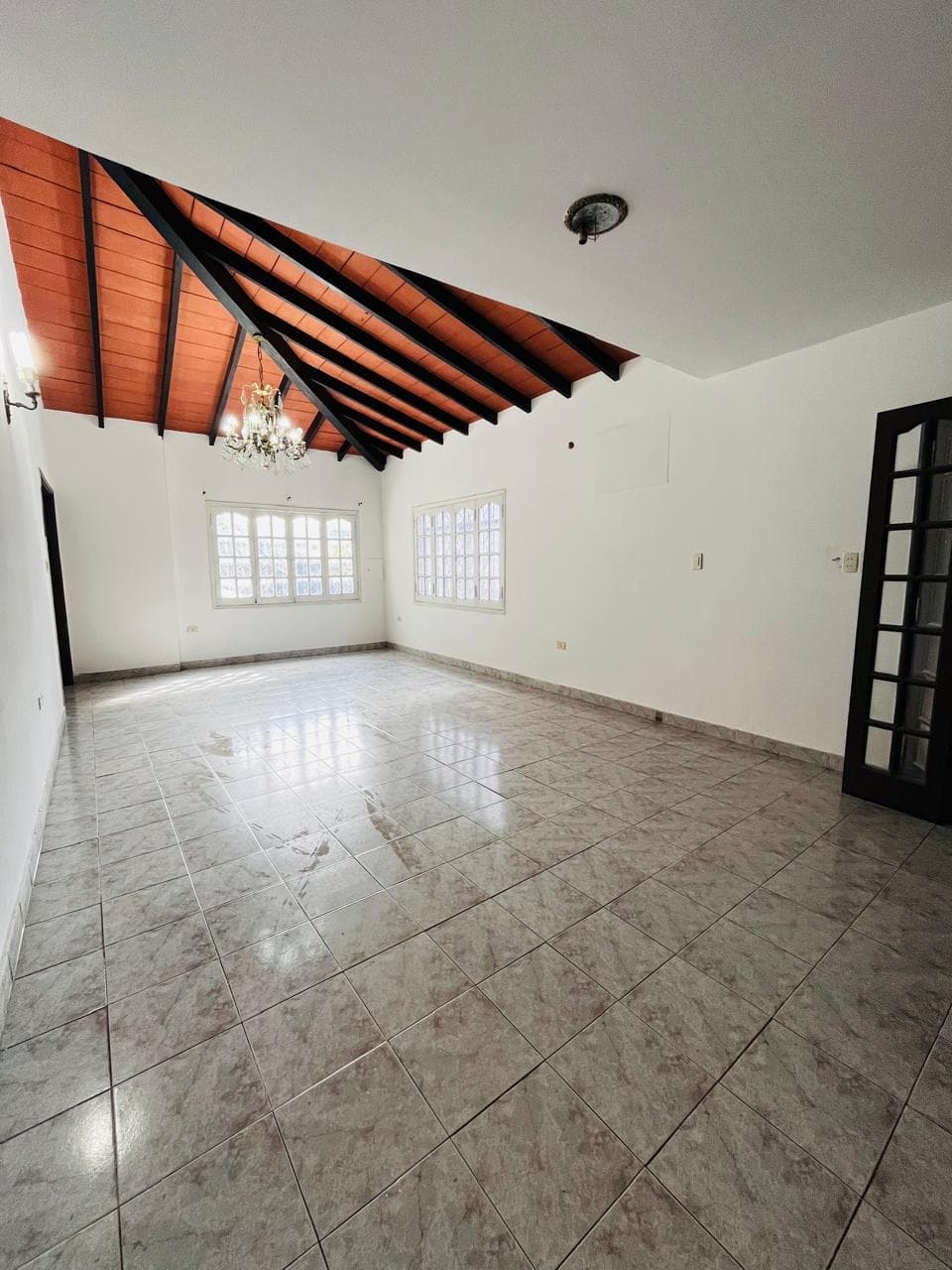 Alquilo amplia casa en Fernando de la Mora Zona Norte – 3