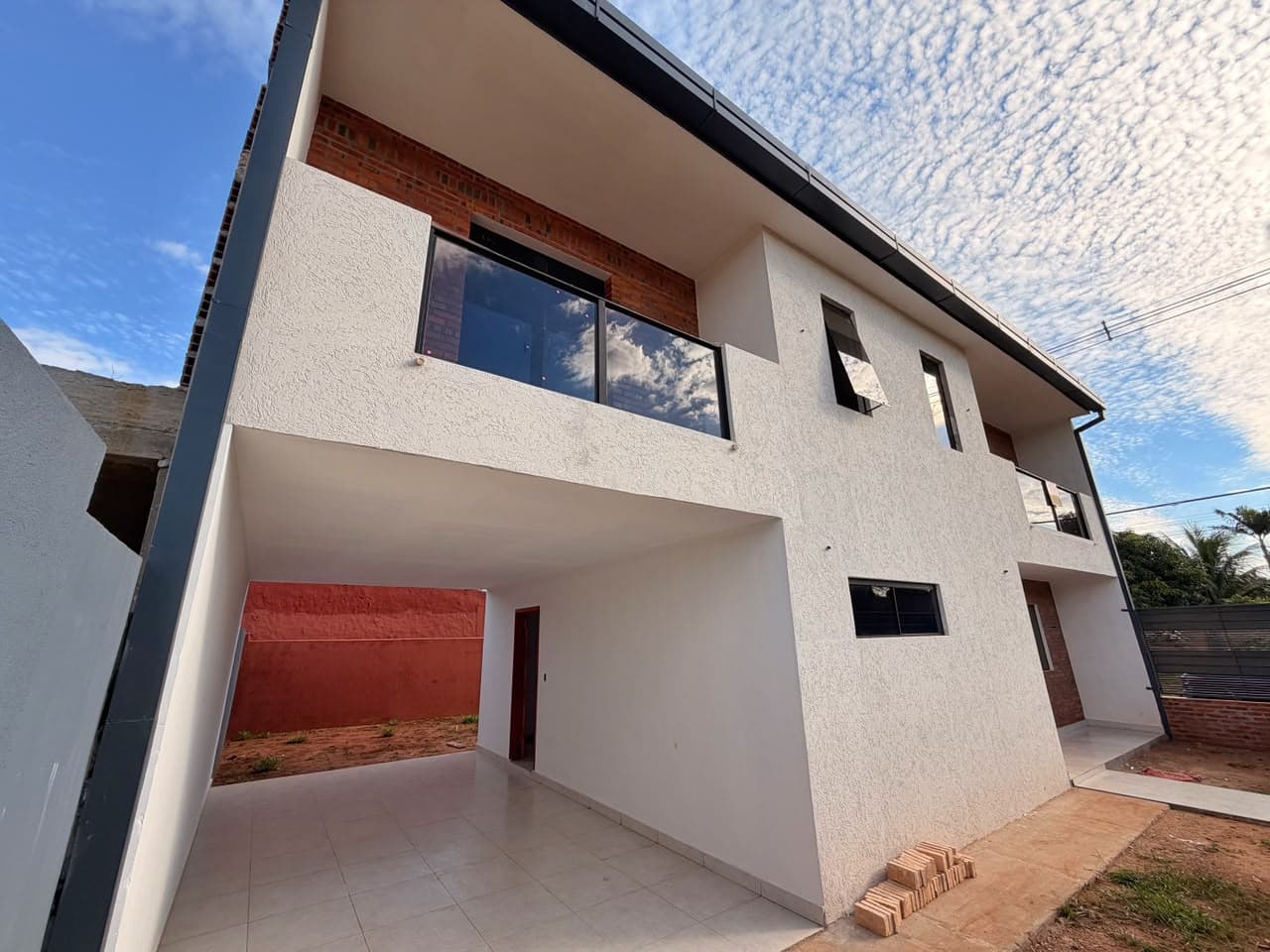 Casa a Estrenar en Venta – Luque, Laurelty – 2