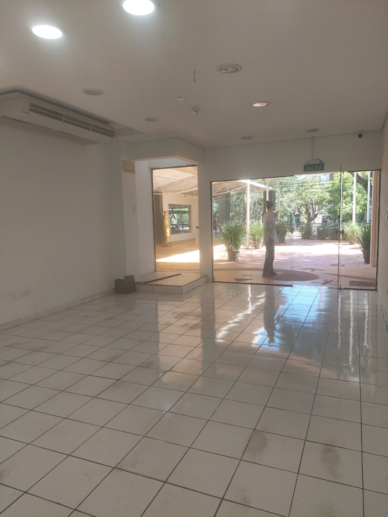 ALQUILO SALON COMERCIAL – 2