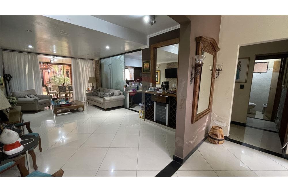 Vendo Importante Residencia en Fernando de La Mora Z.N. – 2