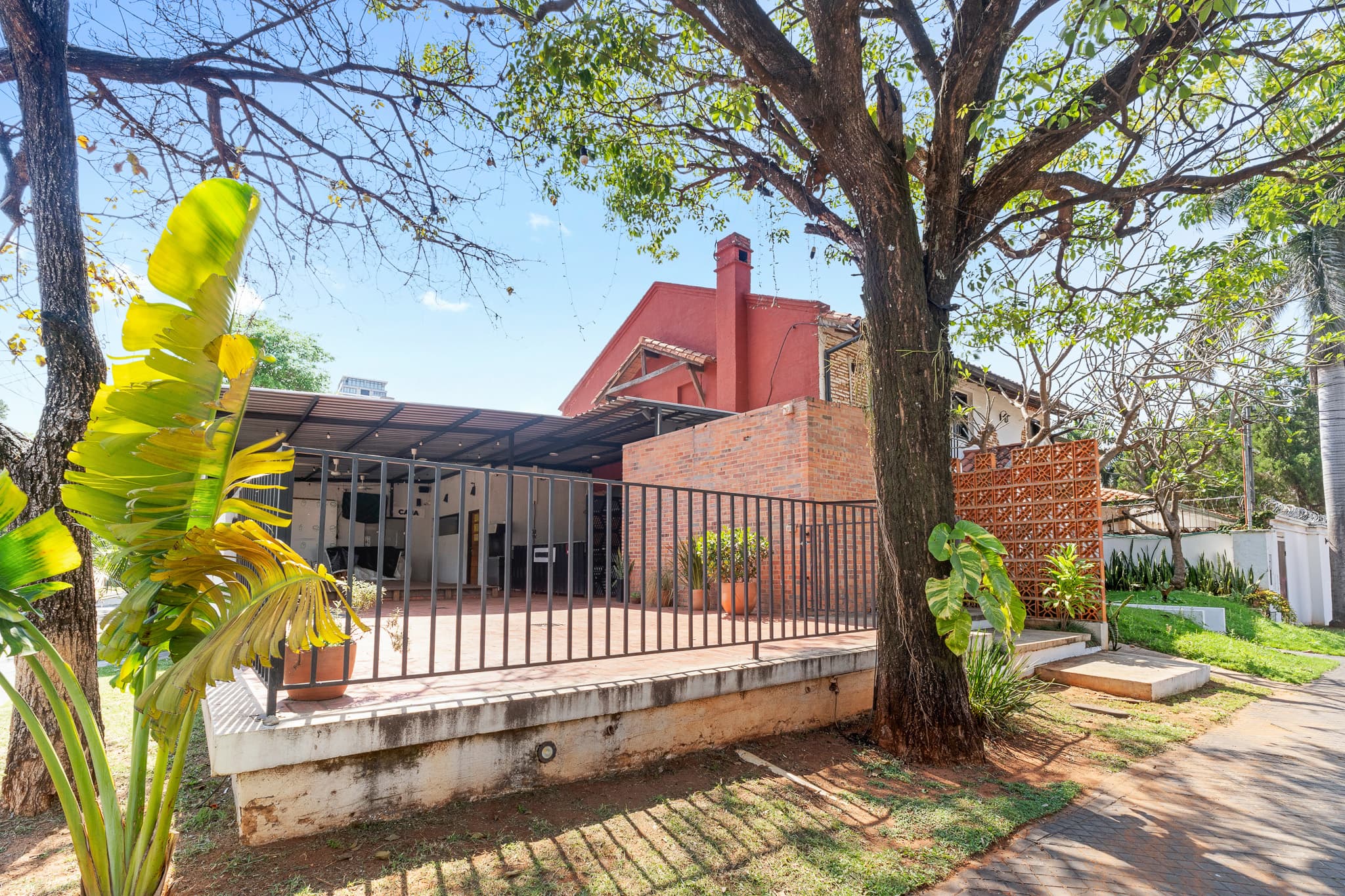 Residencia en Mburucuyá en VENTA – 2
