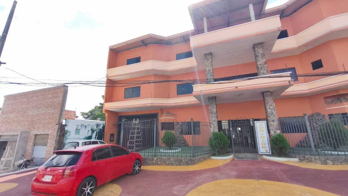 Imponente Inmueble Comercial en San Lorenzo: Edificio Administrativo + Tinglado – 2