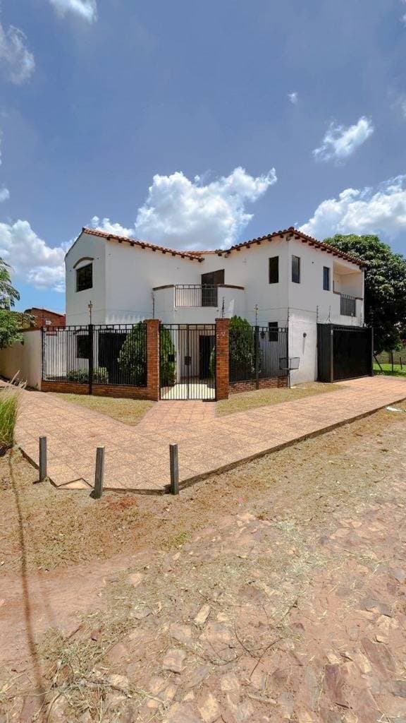 Alquilo Casa Luque - Laurelty (Z/ Av. Andrés Insfran)