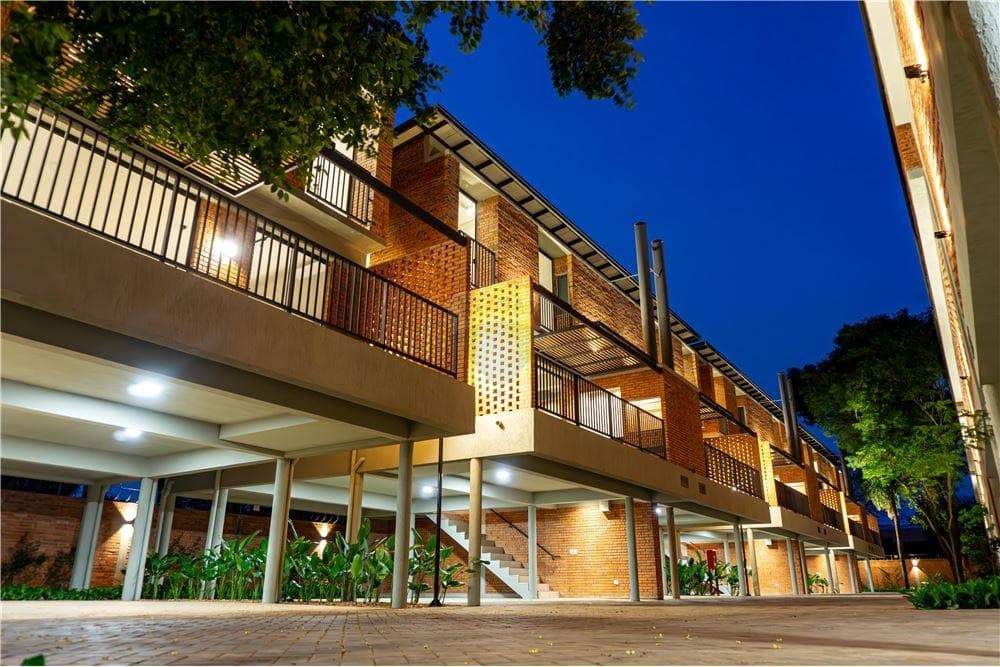 Alquilo vivienda en Town Houses Laguna. – 2