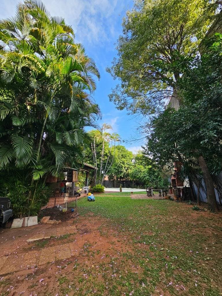 ALQUILO AMPLIA CASA EN LAMBARÉ • BARRIO PALOMAR (sin muebles) – 3