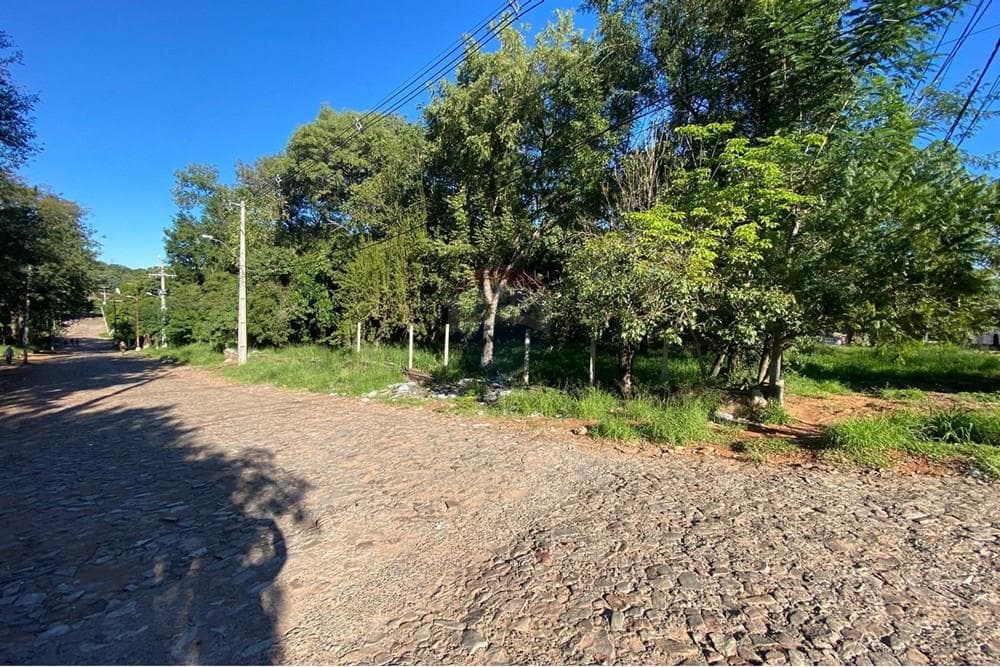 VENDO AMPLIO TERRENO EN ESQUINA SOBRE AV. DEFENSORES – 2
