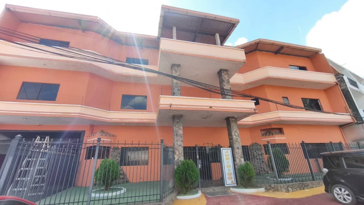 Imponente Inmueble Comercial en San Lorenzo: Edificio Administrativo + Tinglado – 2