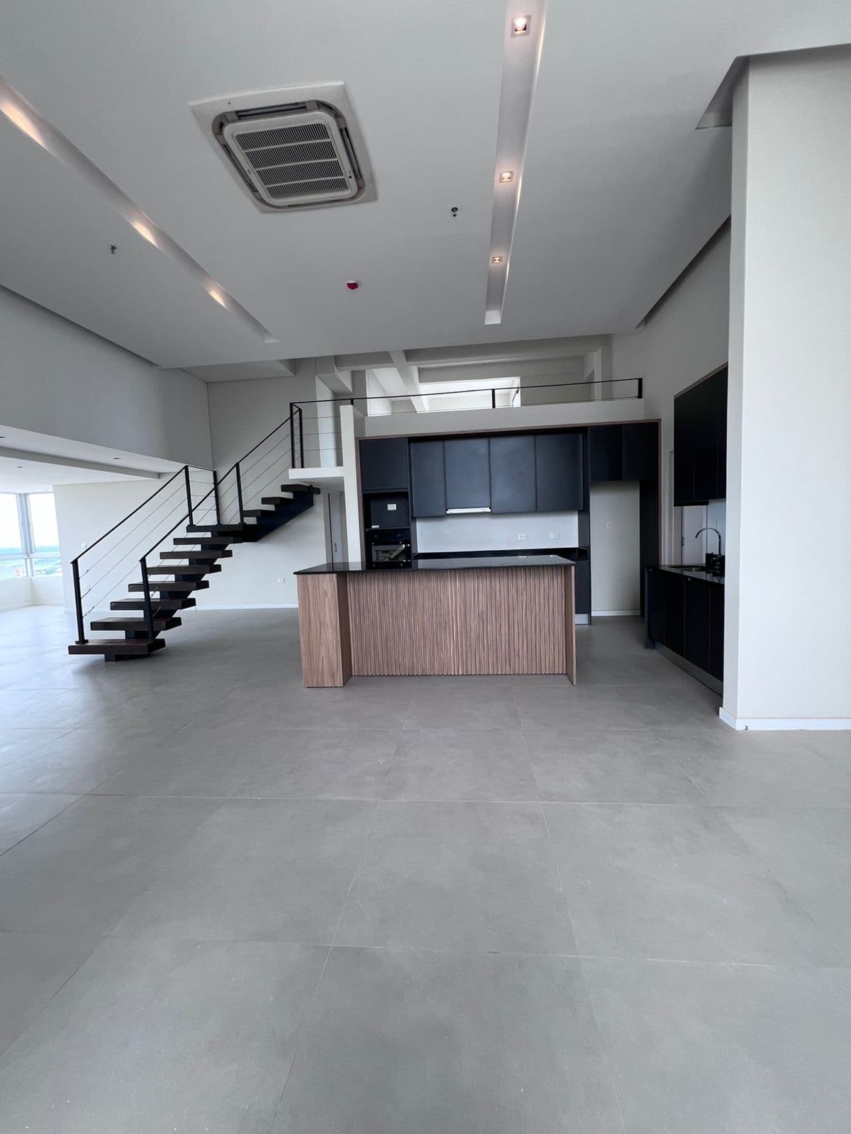 BARRIO JARA, EN VENTA PENTHOUSE DE 3 DORMITORIOS EN SUITE, CON 2 COCHERAS – 2