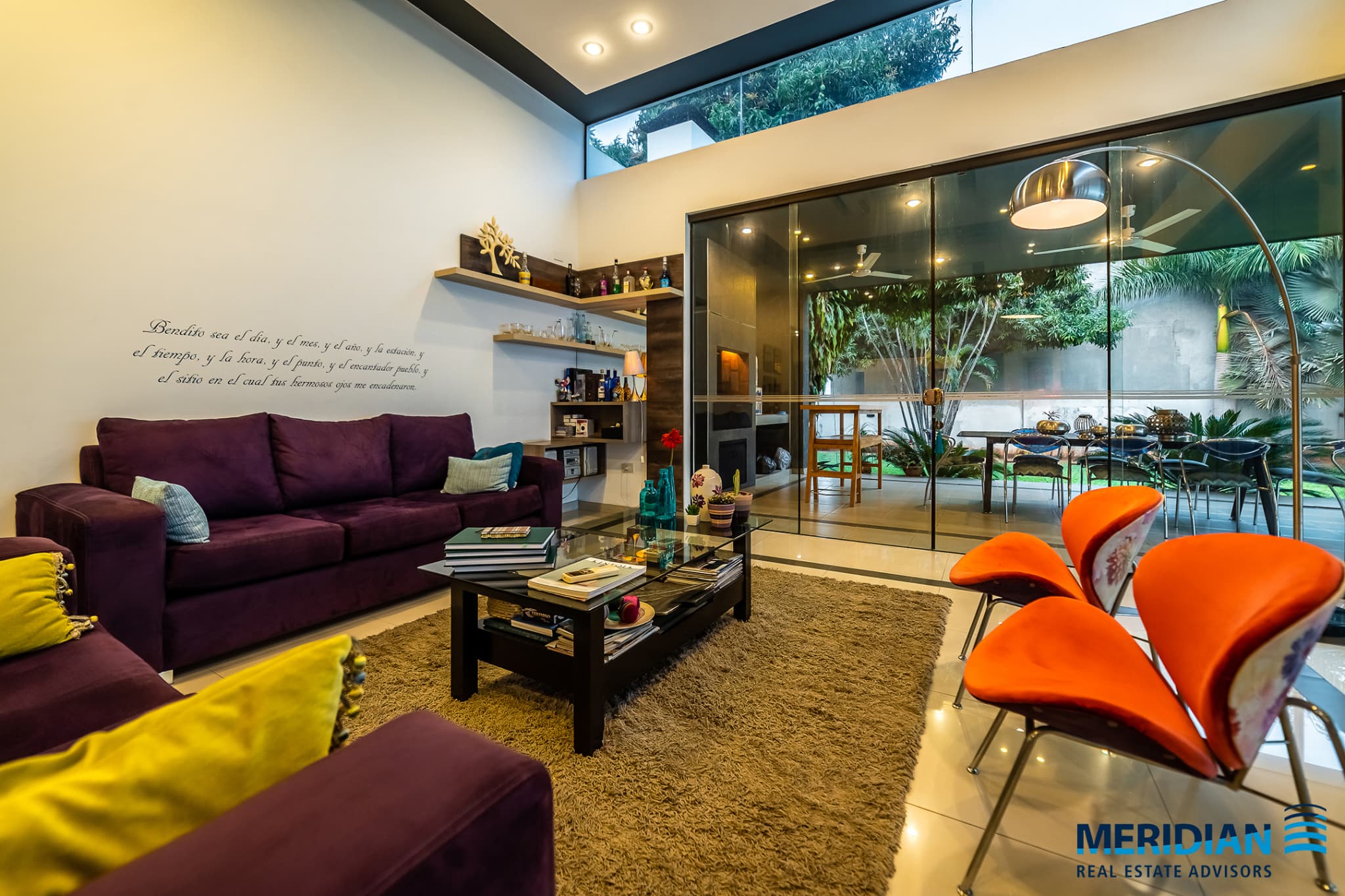 Residencia Minimalista sobre Av. Primer Presidente!