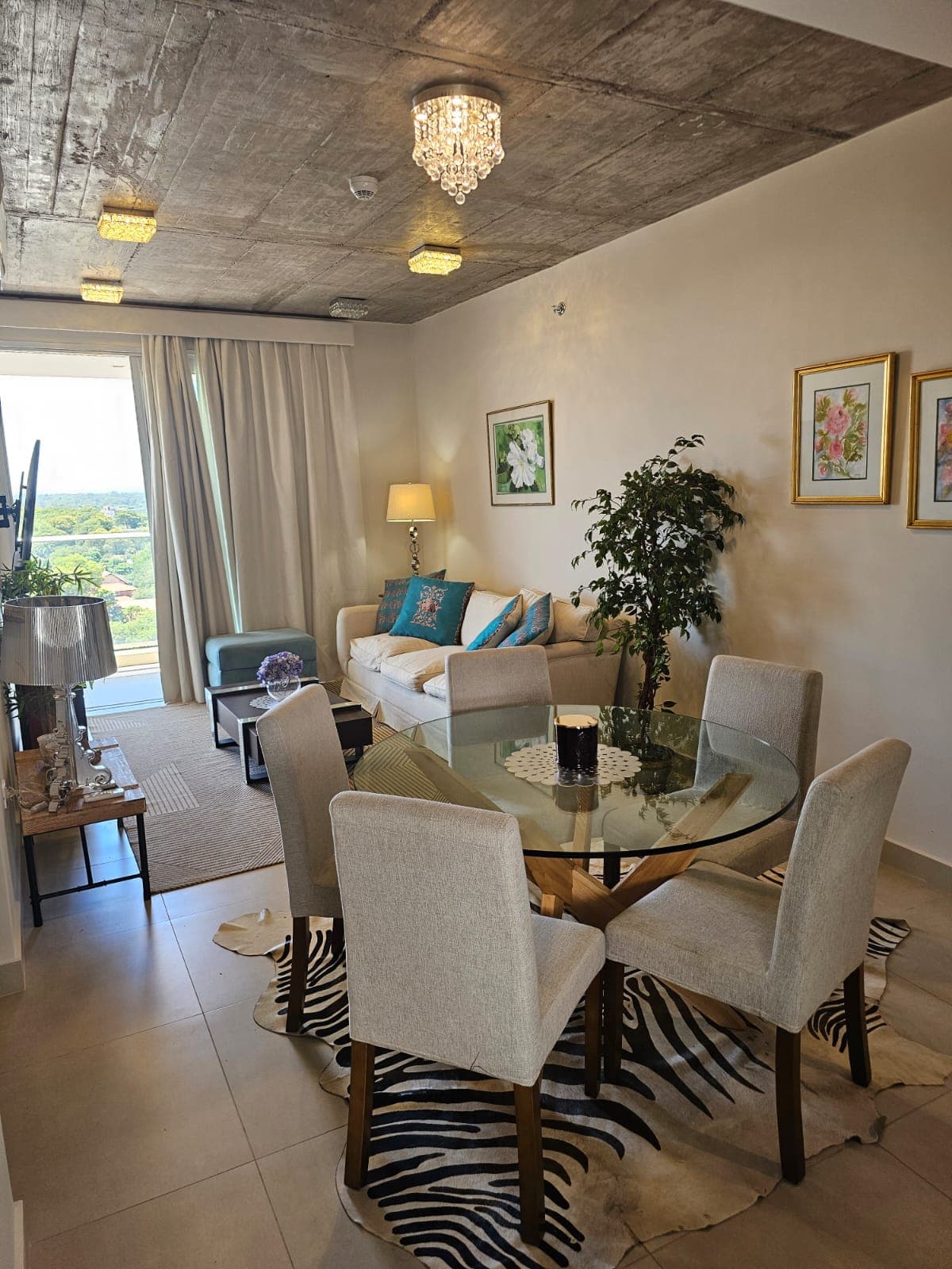DEPARTAMENTO DE DOS HABITACIONES + DOS COCHERAS- BARRIO MBURUCUYA