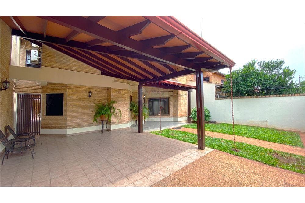 Casa a la venta en zona residencial de Fdo de la Mora Zona Norte- Ingavi – 2
