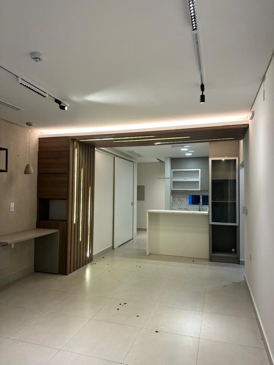 VENDO DEPTO DE DOS HABITACIONES SEMI AMOBLADO EN LUQUE ZONA CIT – 3