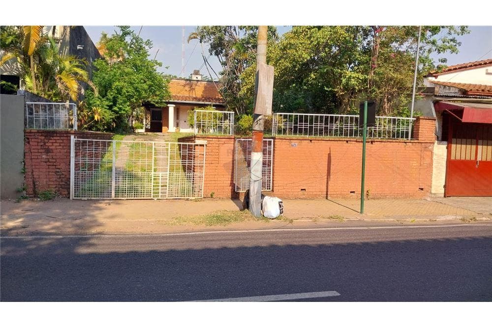 EN VENTA PROPIEDAD COMERCIAL 1 CUADRA DEL PALACIO!