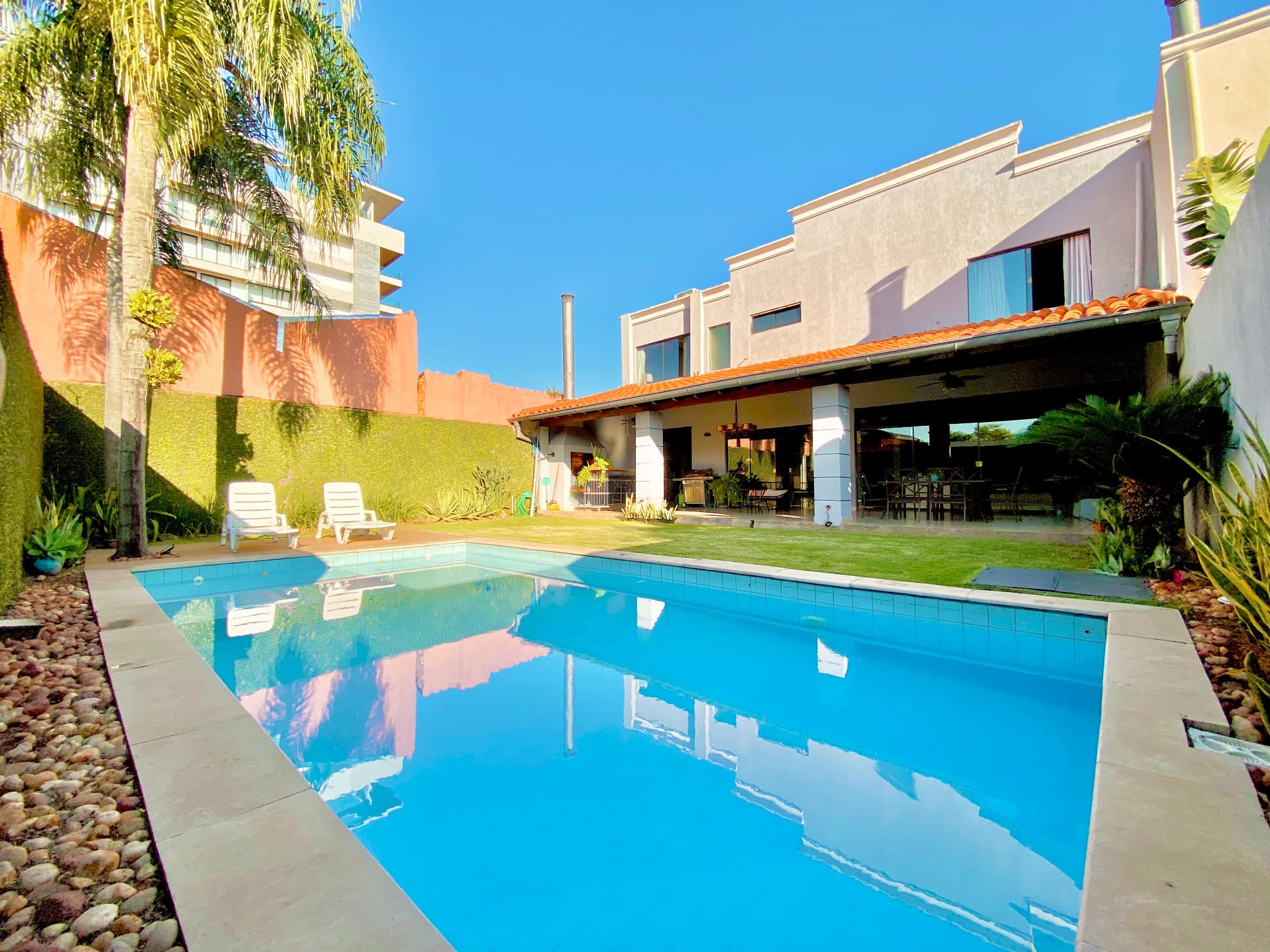 En alquiler Casa con fino Amoblamiento – 2